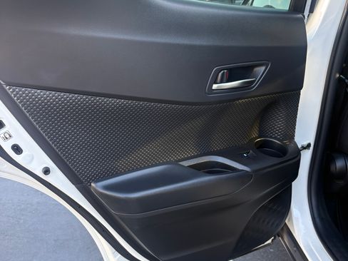 Used 2019 Toyota C-HR XLE FWD image 12