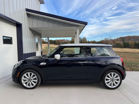 Used 2020 MINI Cooper S image 1
