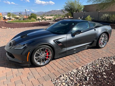 Used 2017 Chevrolet Corvette Grand Sport w/ Z07 Performance Package RWD image 2