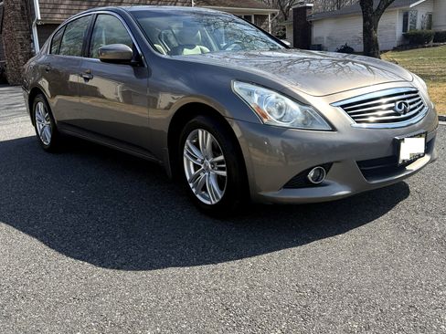Used 2011 INFINITI G37 x Sedan w/ Premium Pkg image 2