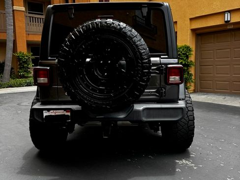 Used 2018 Jeep Wrangler Unlimited Sport S AWD/4WD image 6