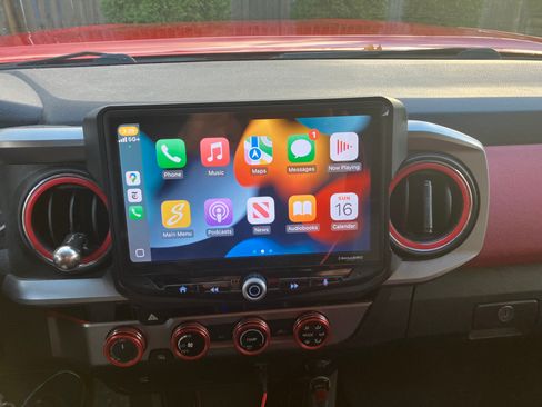 Used 2016 Toyota Tacoma SR5 w/ SR5 Appearance Package (SN) image 16