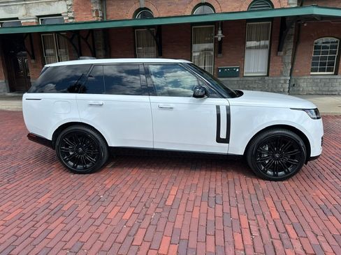 Used 2024 Land Rover Range Rover SE AWD/4WD image 8