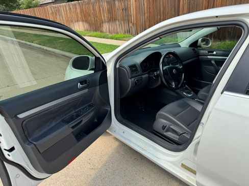 Used 2009 Volkswagen Jetta SE image 2