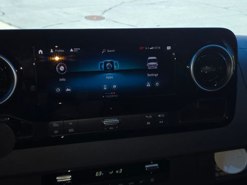 Used 2024 Mercedes-Benz Sprinter 2500 image 6