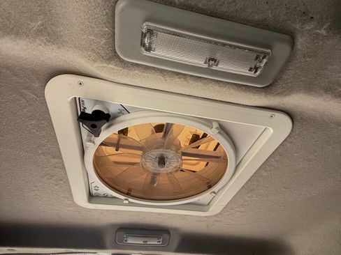 Used 2010 Ford Transit Connect XLT FWD image 8