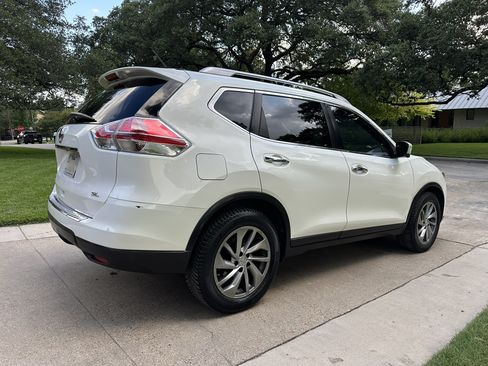 Used 2014 Nissan Rogue SL w/ SL Premium Package FWD image 2