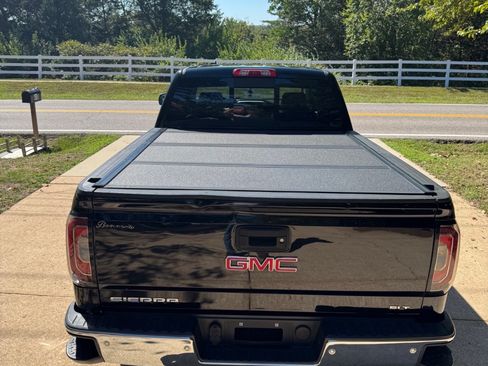 Used 2018 GMC Sierra 1500 SLT image 5