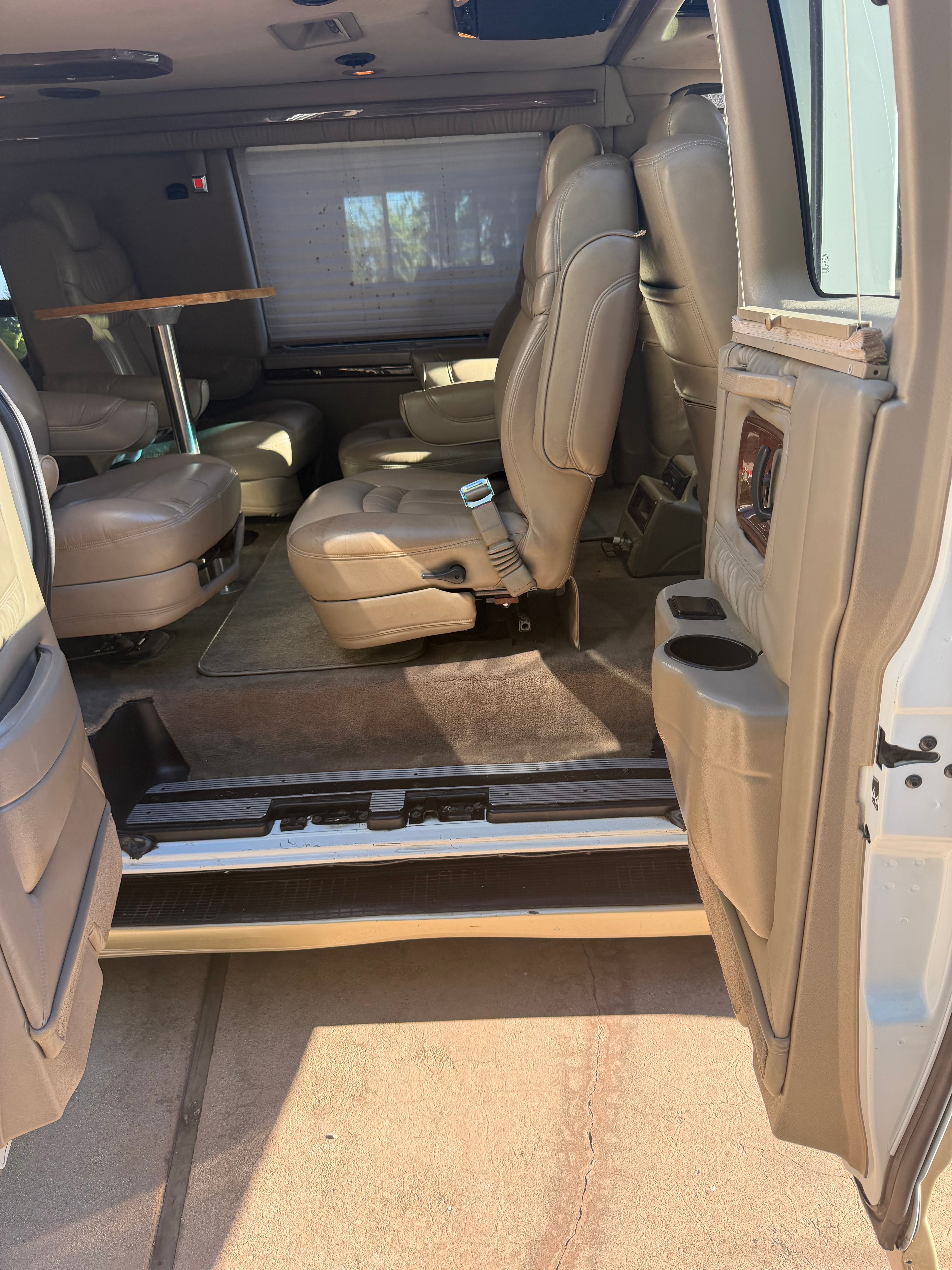 Used 2006 Chevrolet Express 2500 Extended w/ Preferred Equipment Group RWD image 2