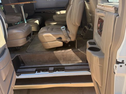 Used 2006 Chevrolet Express 2500 Extended w/ Preferred Equipment Group RWD image 2