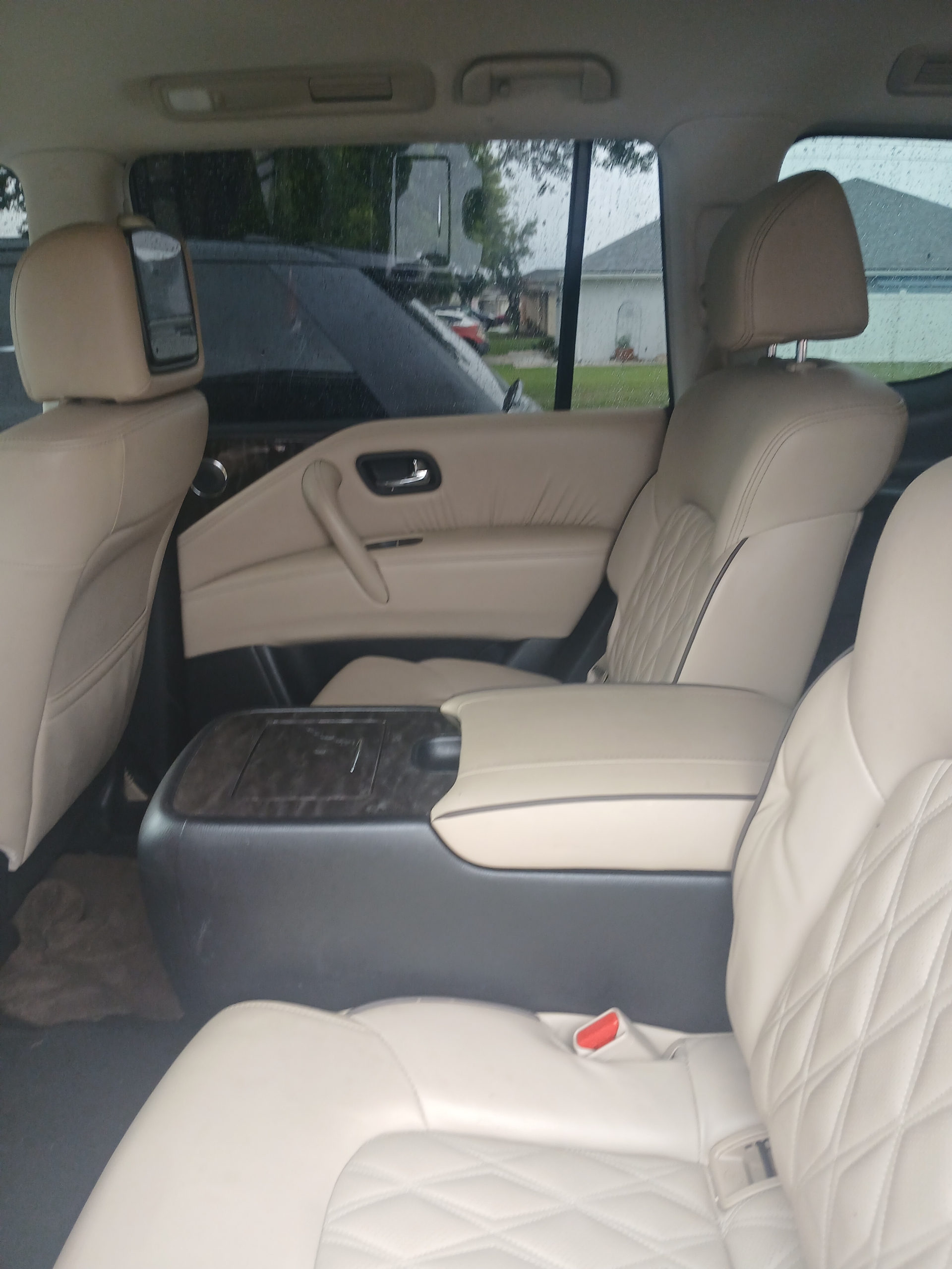 Used 2023 Nissan Armada Platinum w/ Captain's Chairs Package AWD/4WD image 2