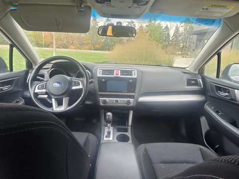 Used 2017 Subaru Outback 2.5i Premium image 12