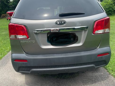 Used 2011 Kia Sorento 2WD image 4