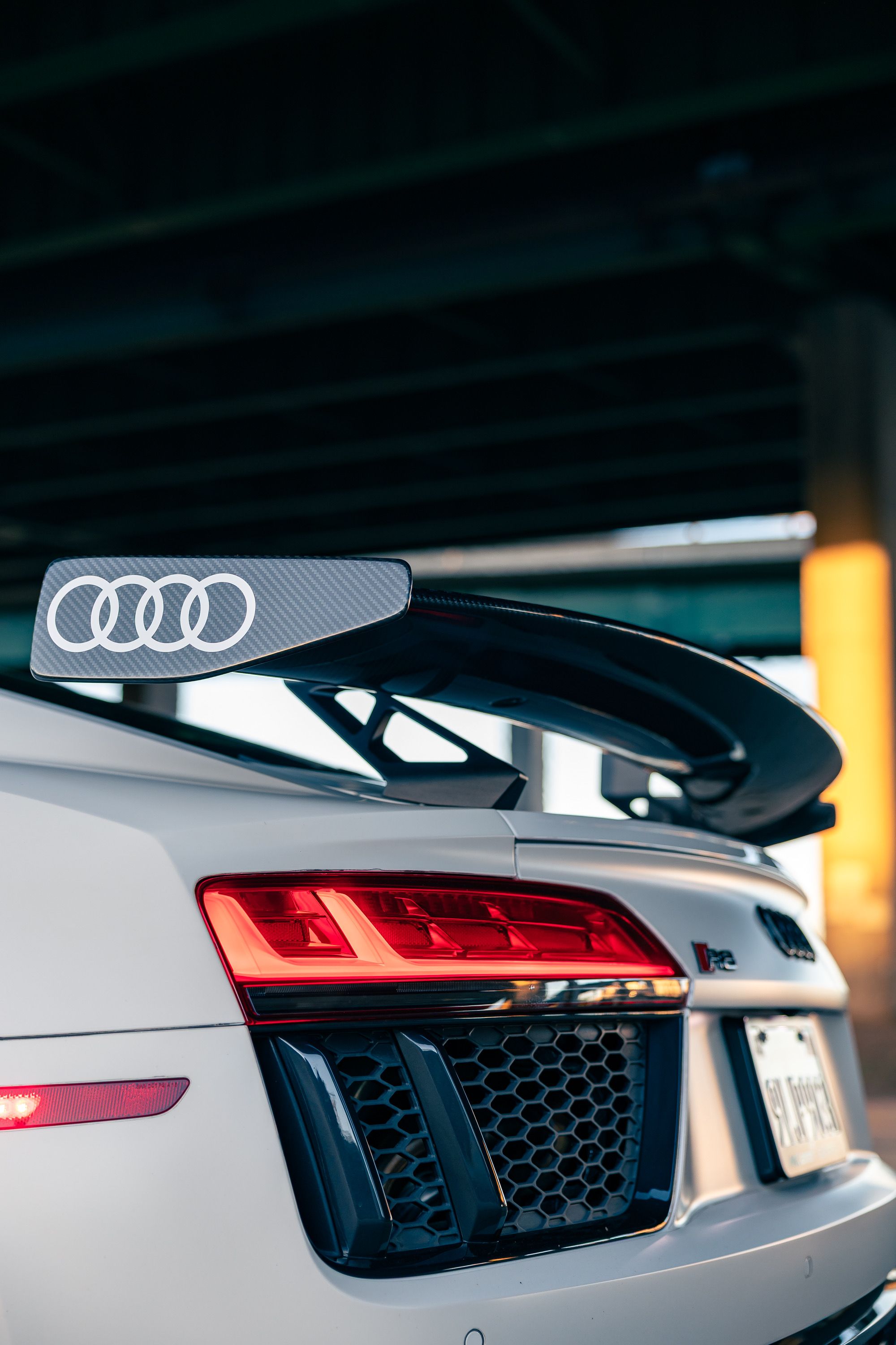 Used 2018 Audi R8 V10 w/ Premium Package RWD image 5
