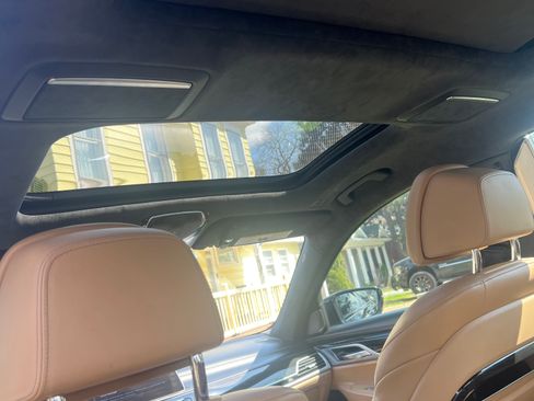 Used 2016 BMW 740i image 19