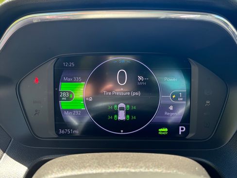 Used 2022 Chevrolet Bolt EUV LT w/ Convenience Package FWD image 6