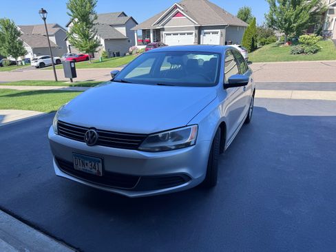 Used 2013 Volkswagen Jetta SE FWD image 2