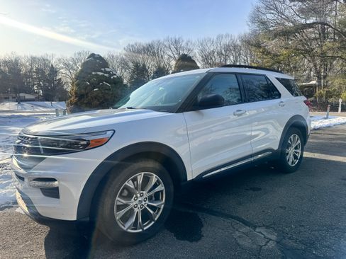 Used 2020 Ford Explorer XLT w/ Equipment Group 202A image 1