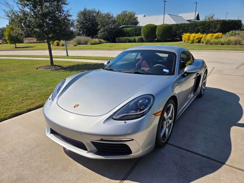 Used 2019 Porsche 718 Cayman image 4