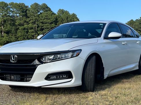 Used 2018 Honda Accord Sport image 2