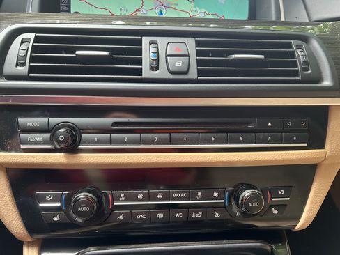 Used 2015 BMW 550i xDrive Sedan AWD/4WD image 38