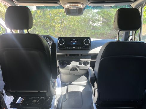 Used 2020 Mercedes-Benz Sprinter 2500 image 18