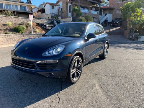 Used 2013 Porsche Cayenne S image 2