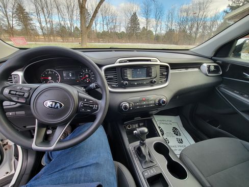 Used 2016 Kia Sorento LX image 11