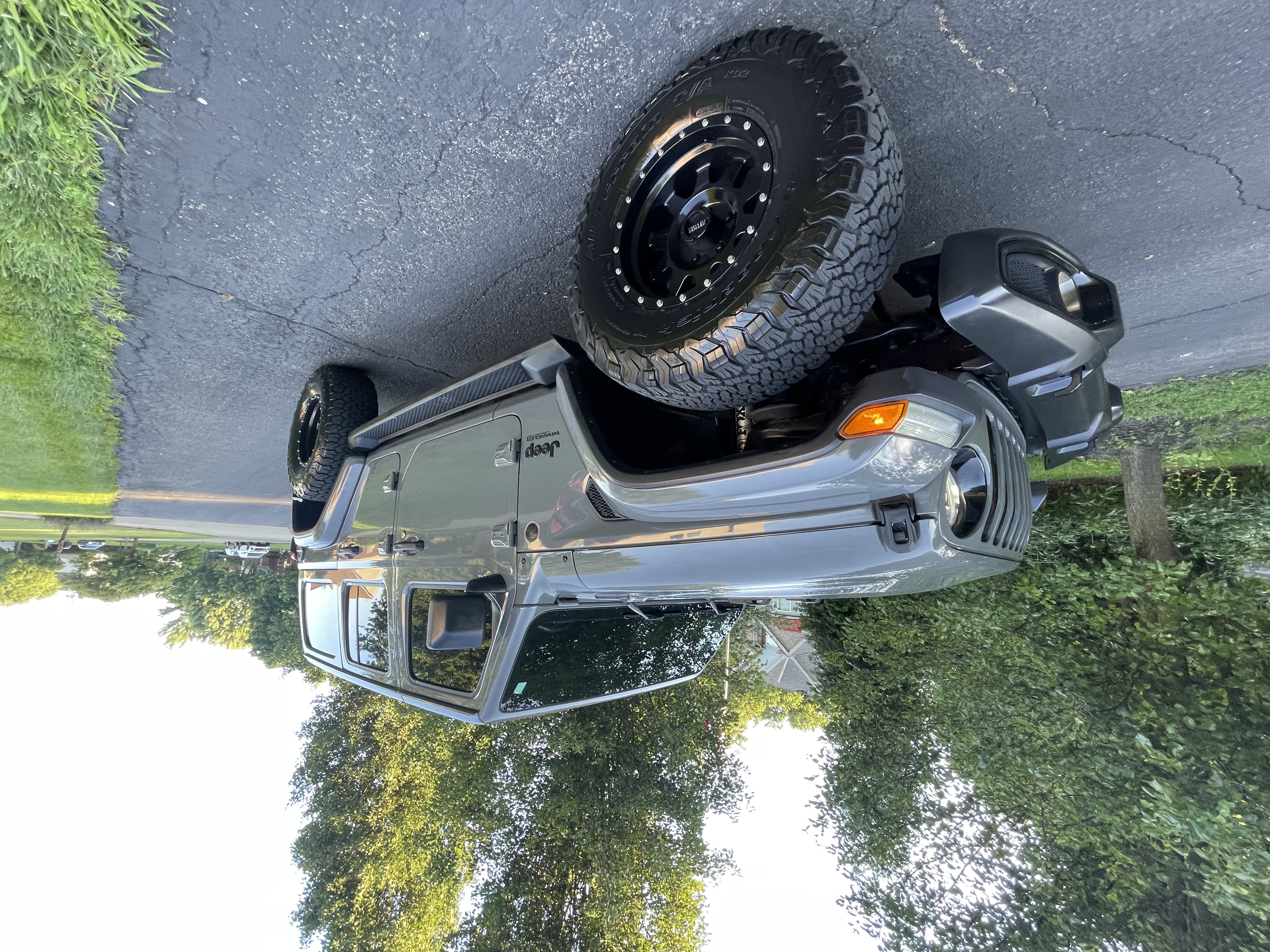 Used 2020 Jeep Wrangler Unlimited Sahara AWD/4WD image 2