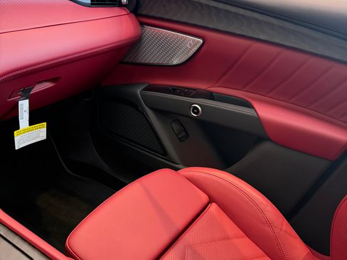 Used 2025 Maserati Grecale Modena image 7