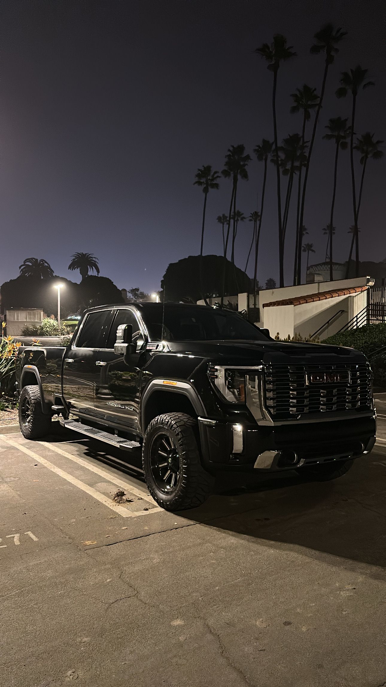 Used 2025 GMC Sierra 2500 Denali w/ Technology Package AWD/4WD image 1