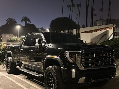 Used 2025 GMC Sierra 2500 Denali w/ Technology Package image 1