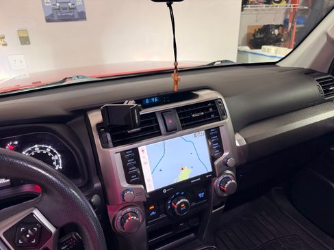 Used 2020 Toyota 4Runner SR5 Premium RWD image 6