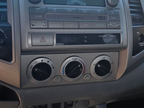 Used 2010 Toyota Tacoma 4x4 Access Cab V6 image 10