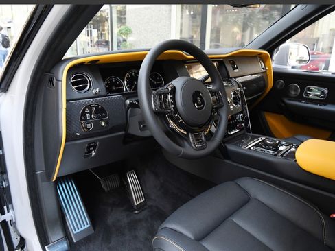 Used 2024 Rolls-Royce Cullinan Black Badge w/ Driver's Package image 9