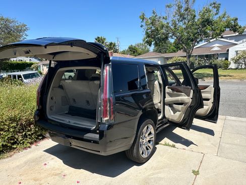 Used 2017 Cadillac Escalade Premium Luxury RWD image 13