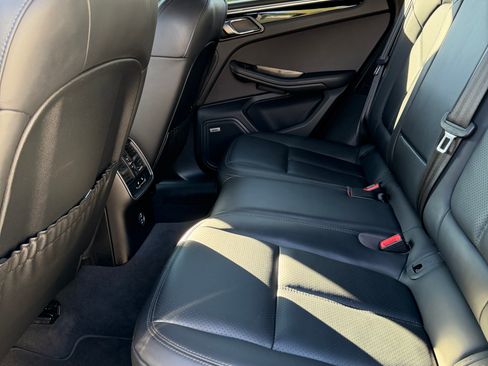 Used 2020 Porsche Macan S image 17