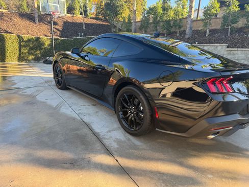 Used 2025 Ford Mustang Coupe image 4