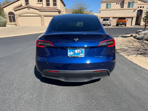 Used 2021 Tesla Model Y Long Range image 4