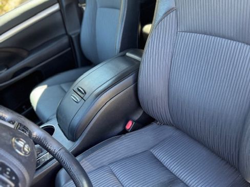 Used 2016 Toyota Highlander LE AWD/4WD image 10