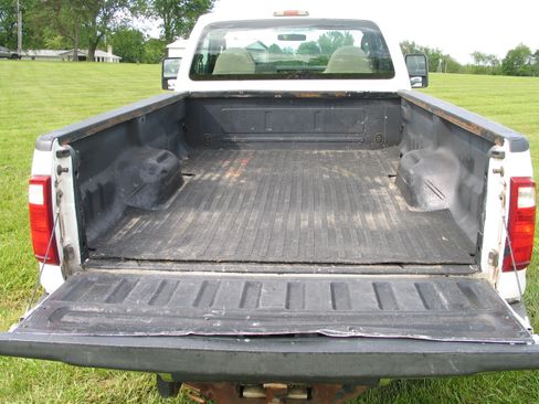 Used 2009 Ford F250 XL AWD/4WD image 9