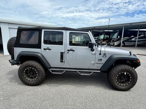 Used 2015 Jeep Wrangler Unlimited Sport w/ Quick Order Package 23S AWD/4WD image 2