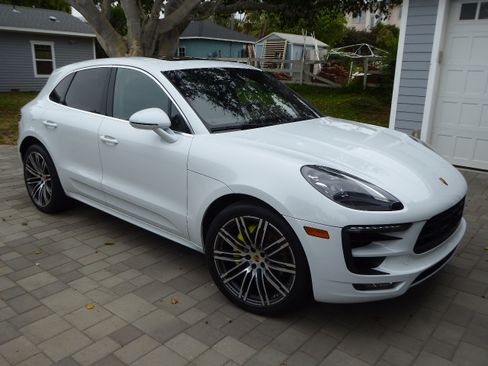 Used 2017 Porsche Macan Turbo image 9