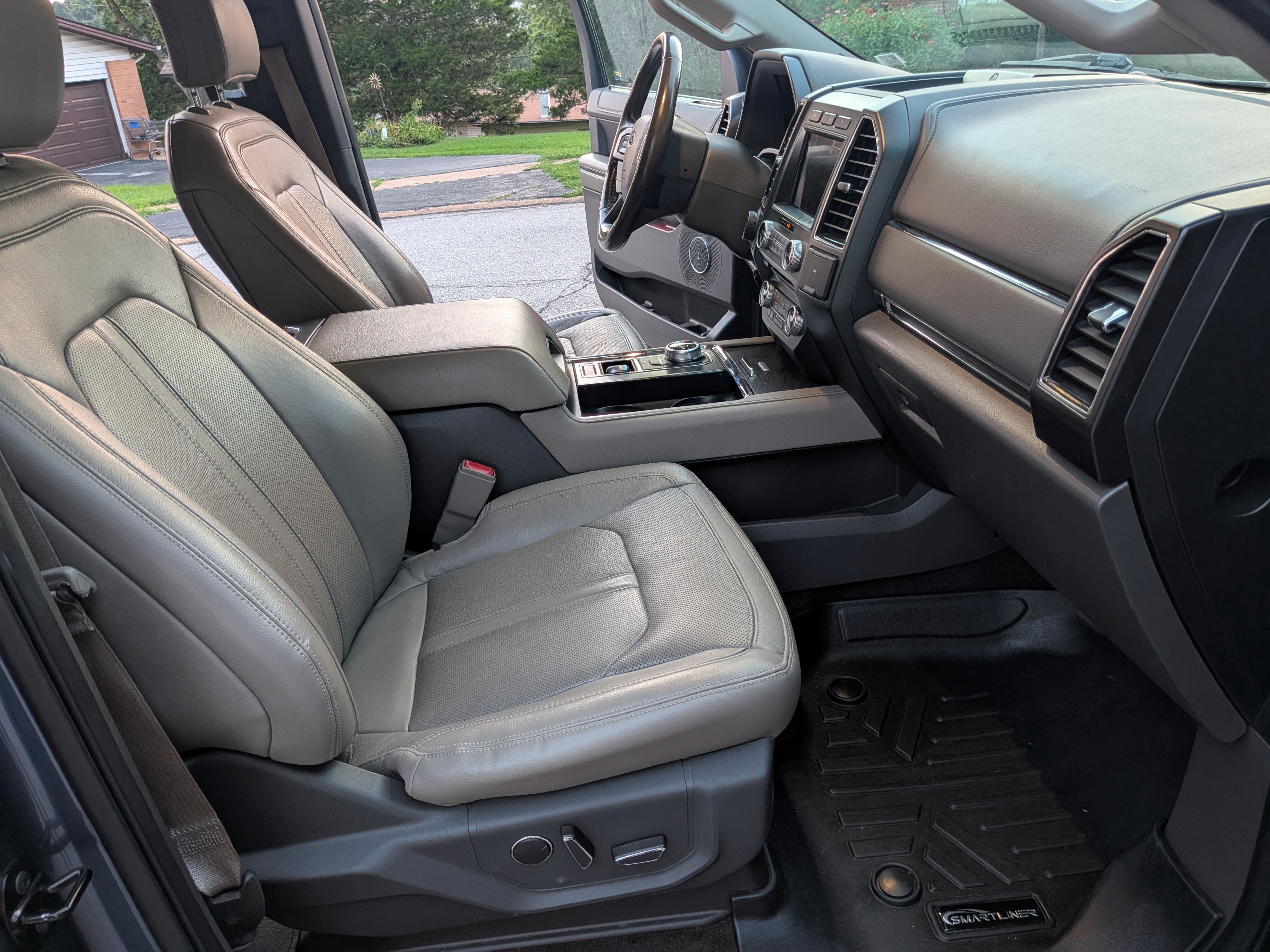 Used 2018 Ford Expedition Limited w/ Equipment Group 301A RWD image 15