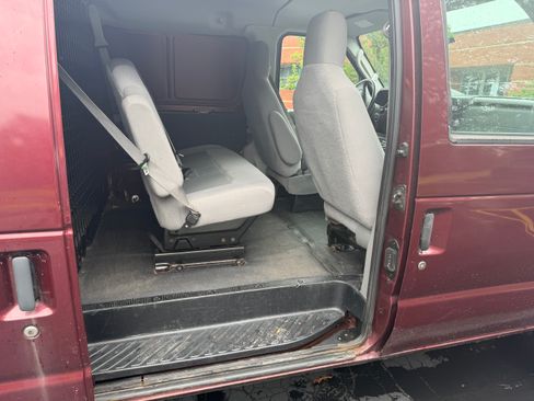 Used 2011 Ford E-250 and Econoline 250 Extended w/ Crew Van Pkg RWD image 9