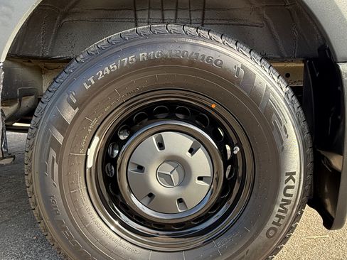 Used 2024 Mercedes-Benz Sprinter 2500 image 9