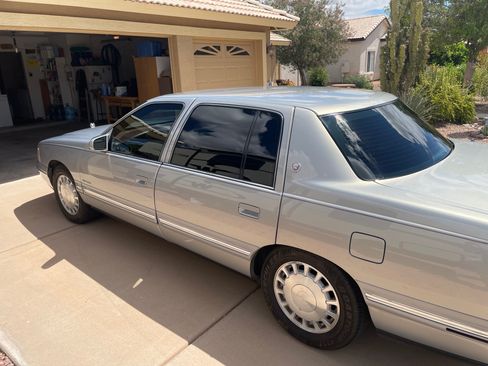Used 1997 Cadillac De Ville Sedan FWD image 2