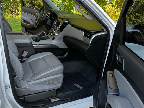 Used 2018 Chevrolet Tahoe LT w/ LT Signature Package image 10