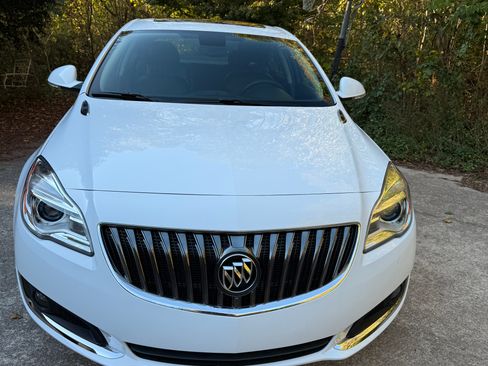 Used 2016 Buick Regal image 1