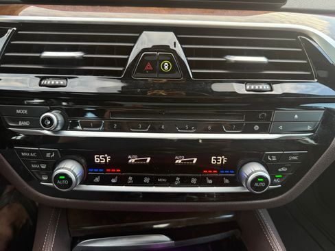 Used 2019 BMW 540i xDrive AWD/4WD image 25